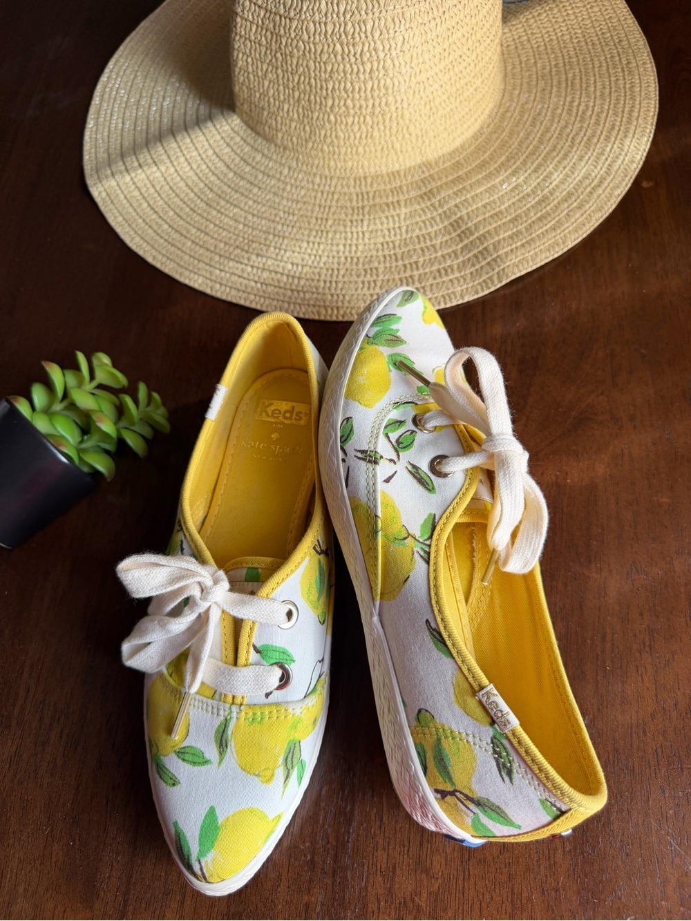 Kate spade New York For Keds Lemon print Pointer Shoes Size 6.0